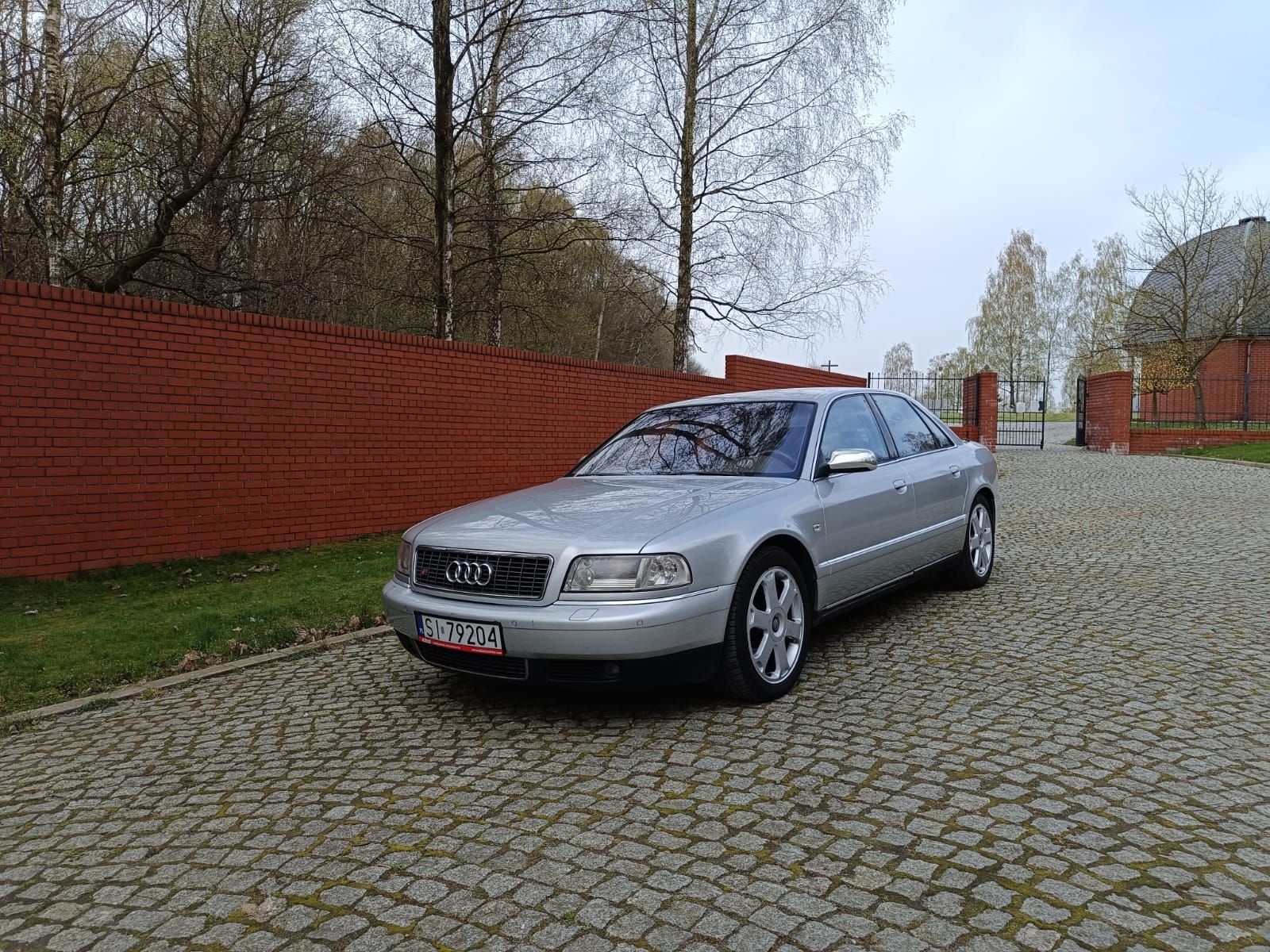 2000 Audi S8